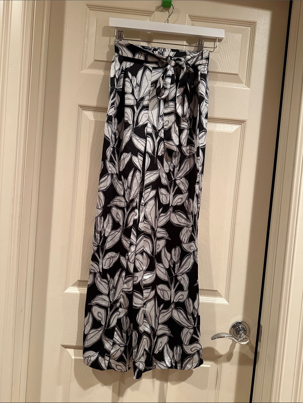 Sincerly Jules Black Pants with White Leaf Print